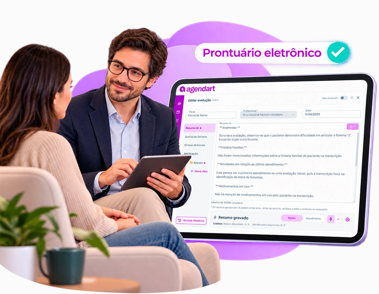Profissional e paciente consultando prontuário eletrônico do Agendart